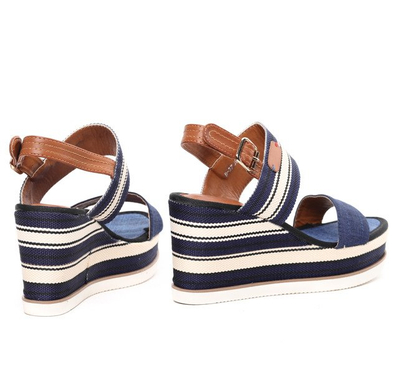 Granatowe sandały na koturnie Ebba- Obuwie