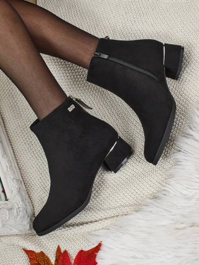 Ženski gležnjarji iz eko semiša s peto Arshinea