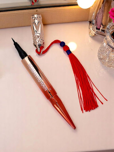 Romantic Rain Eyeliner v pere