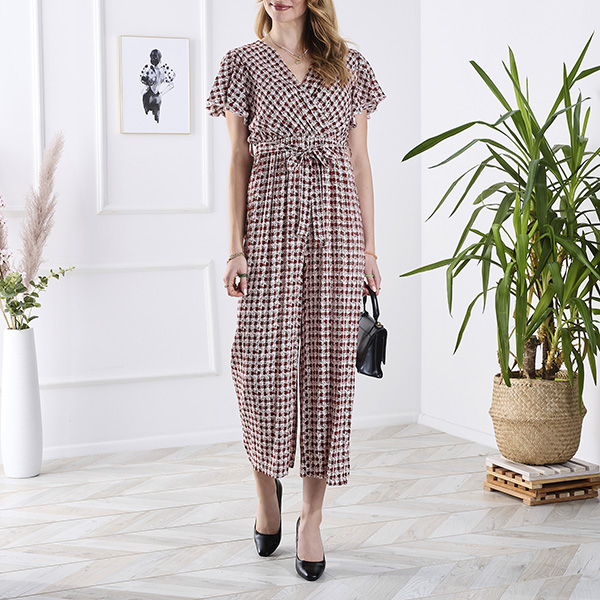 Vzorovaný dlhý dámsky overal s viazaním v červenej farbe - Oblečenie