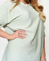 mäta || tmavozelená