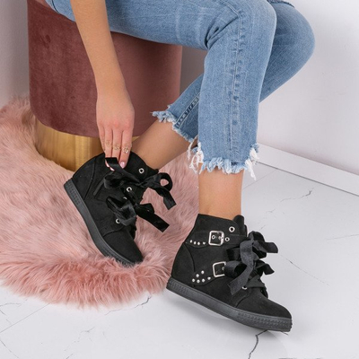 Czarne sneakersy na koturnie z ćwiekami Savannah - Obuwie
