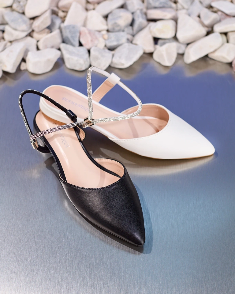 Royalfashion White Dámske sandále na plochom podpätku s ozdobnou lesklou podrážkou