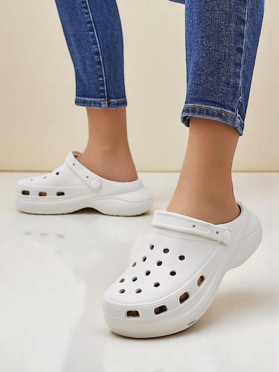 Royalfashion Dámske gumené sandále s výrezmi Dellosa