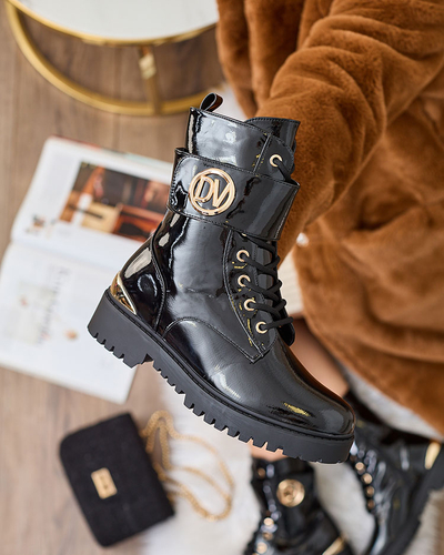 Royalfashion Dámske lakované čižmy Bagger v čiernej farbe Simbeba