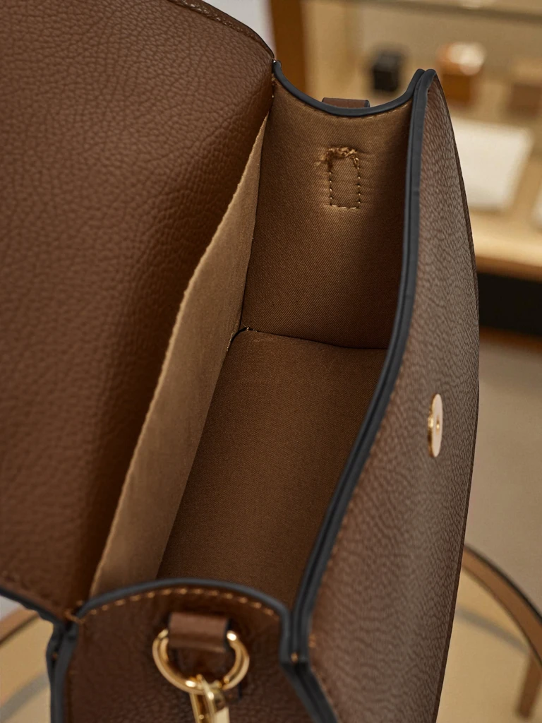 Majhna ženska torbica iz eko usnja Solmira