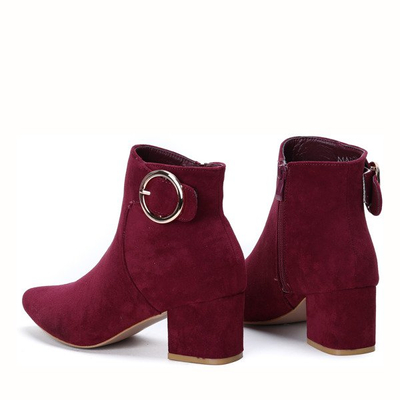 Bordowe botki na słupku z ozdobną klamrą Joelle- Obuwie