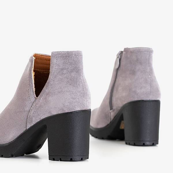 OUTLET Svetlo šedé izolované dámske čižmy na stĺpiku Ryoko - Obuv