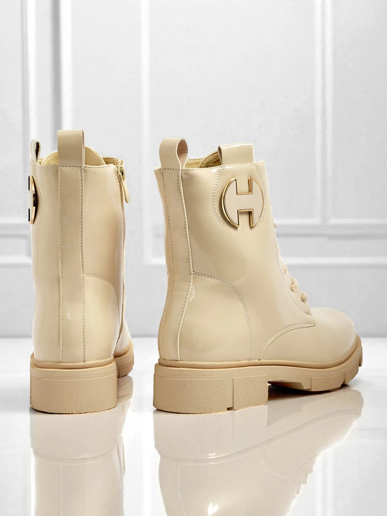 Lakirani ženski gležnarji s vezalkami Kalen