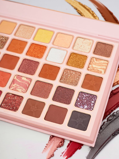 Dievčenská paletka Magic 35 očných tieňov s trblietavým a matným efektom Golden Chocolate Fudge
