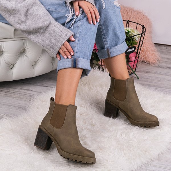 Brązowe botki na słupku Noora - Obuwie