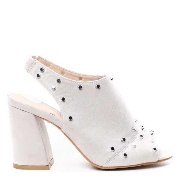 Szare sandały na wyższym słupku Berenika- Obuwie