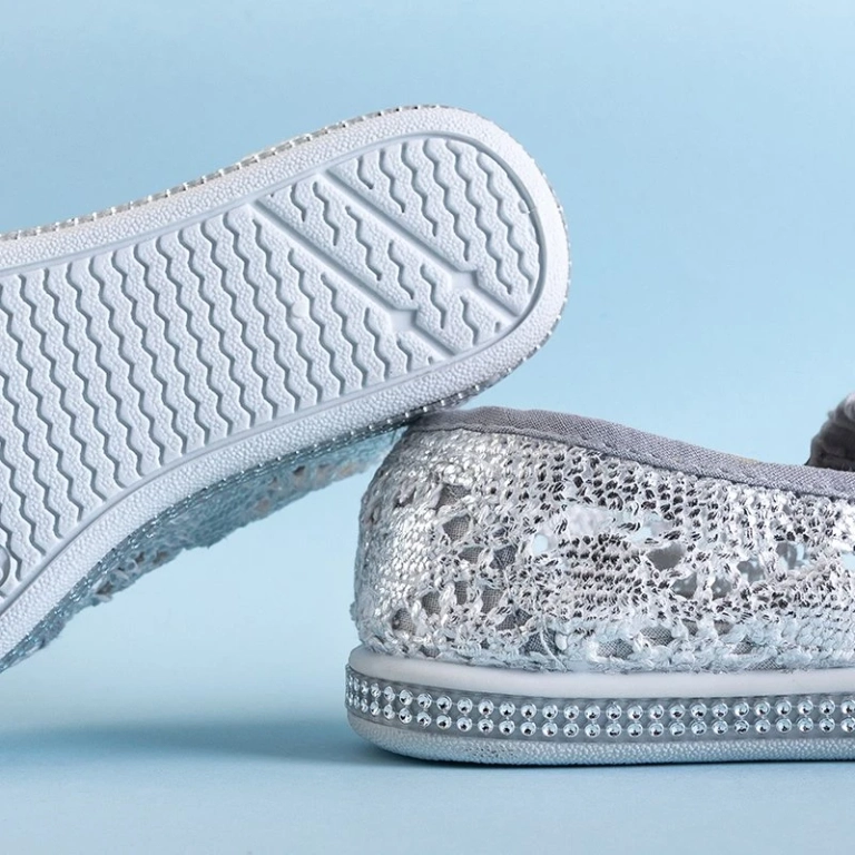 OUTLET Šedá čipkovaná detská návliečka so strieborným lemom Ozana - Obuv