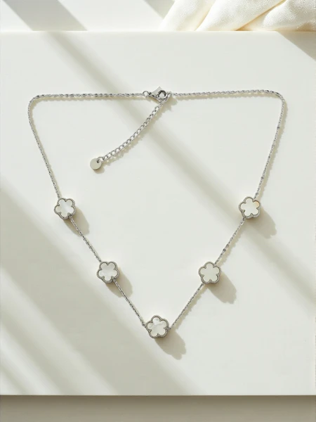 Sofia Argentum Collana – srebrna ogrlica z rožami z biserno maso