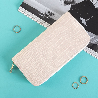 Dámska béžová peňaženka s ražbou - Doplnky