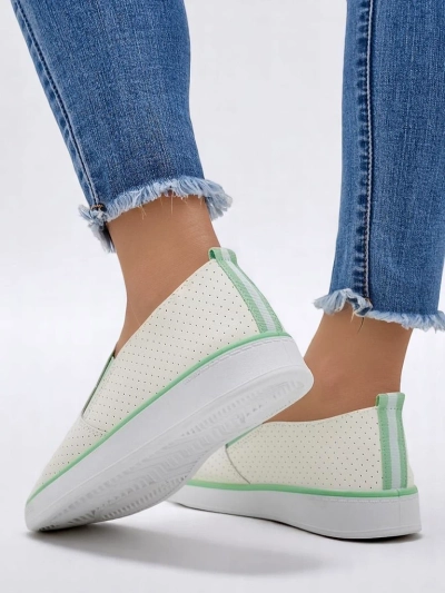 Royalfashion Dámske perforované slip-on topánky Kassias