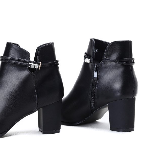 Czarne botki na słupku z eko-skóry Andele - Obuwie