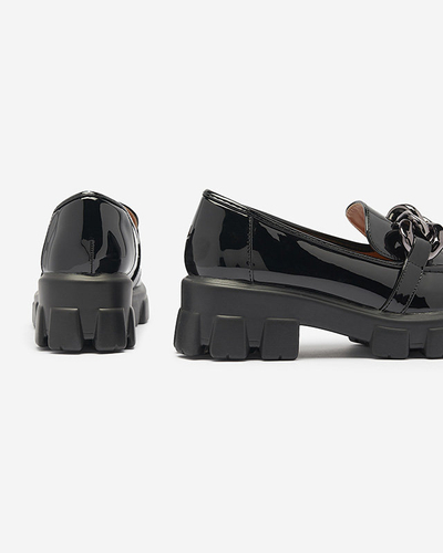 OUTLET Čierne dámske mokasíny z ekokože s ornamentom Ivabos- Obuv