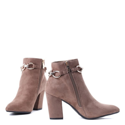 Brązowe botki na słupku z łańcuszkiem Jolie - Obuwie