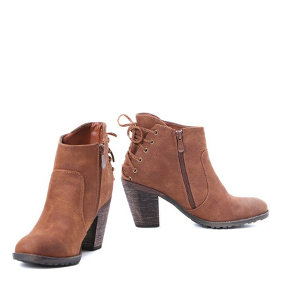 Brązowe botki na słupku Elaise - Obuwie