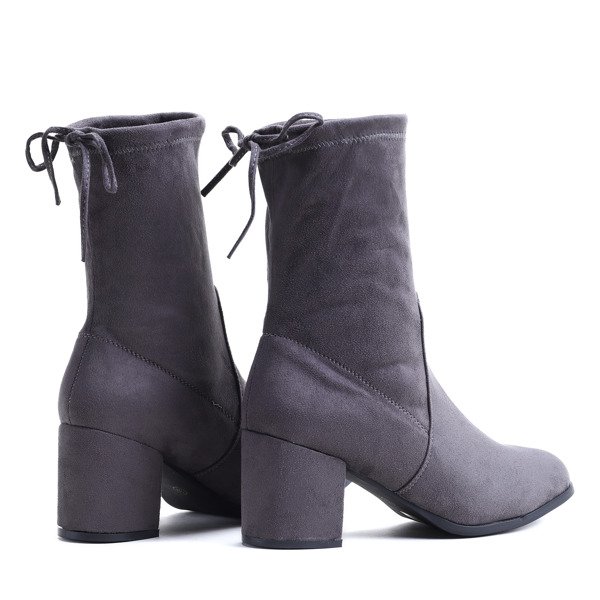 Szare botki na słupku Amira- Obuwie