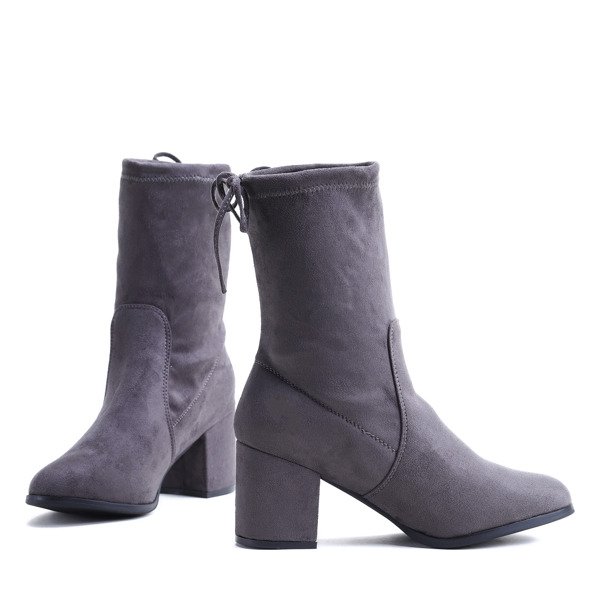 Szare botki na słupku Amira- Obuwie