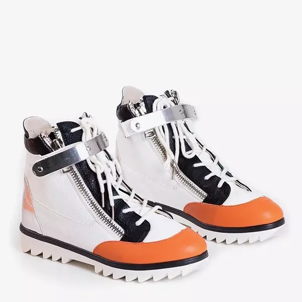 OUTLET Biele členkové čižmy s lakovanou úpravou Krillas - Obuv