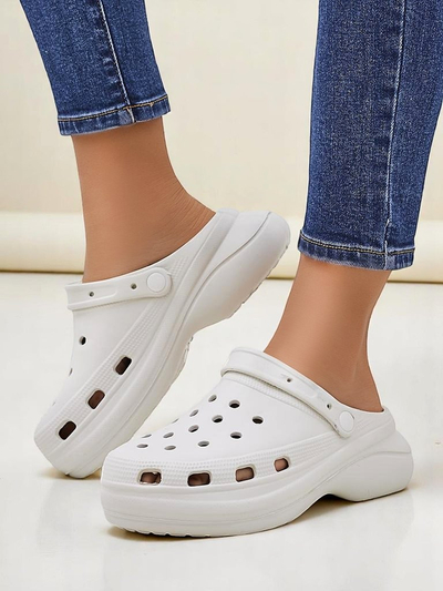 Royalfashion Dámske gumené sandále s výrezmi Dellosa