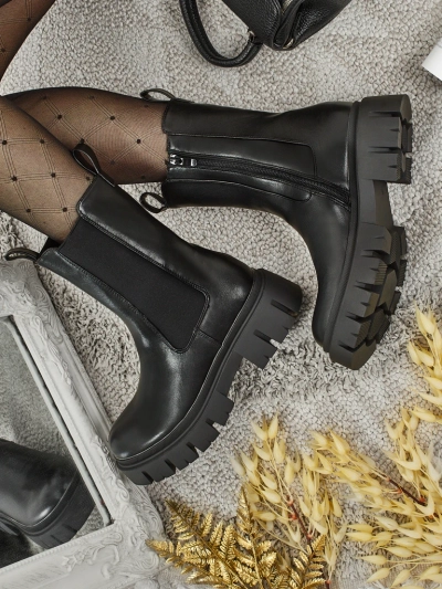 Visoki ženski gležnarji iz eko usnja Dorvella