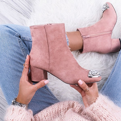 Różowe botki z ozdobnym noskiem  na niskim słupku Hayley - Obuwie