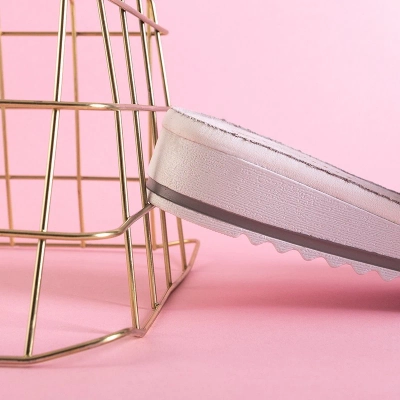 OUTLET Svetlošedé dámske papuče na nízkom klinovom podpätku s mašličkou od Nelesa - Obuv