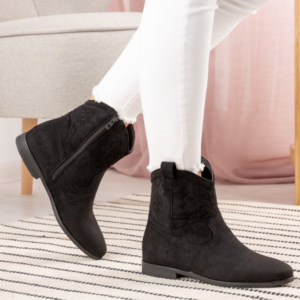 Czarne kowbojki na płaskim obcasie Yuki - Obuwie