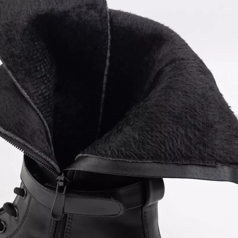 VÝPREDAJ Čierne tašky s ozdobnými vreckami na hornej časti RegiTopánok