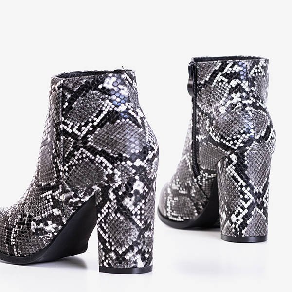 Čiernobiele čižmy so zvieracou potlačou Cobra - Obuv