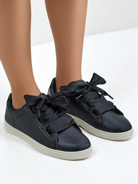 Royalfashion Dámske sneakers z ekologickej kože s dekoratívnymi šnúrkami Etti