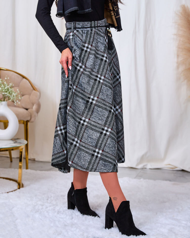 Royalfashion Dámska dlhá kockovaná sukňa šedej a červenej farby