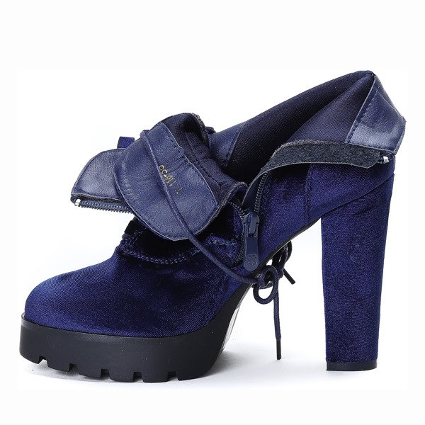 Granatowe, welurowe botki na słupku Megan- Obuwie