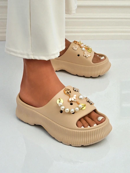 Royalfashion Dámske gumové sandále s ozdobami Slash Glam