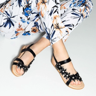 OUTLET Čierne dámske sandále s kvetinami Aflori - Obuv