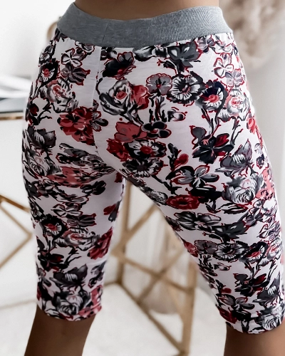 Sivočervené vzorované 3/4 dámske šortky PLUS SIZE - Oblečenie