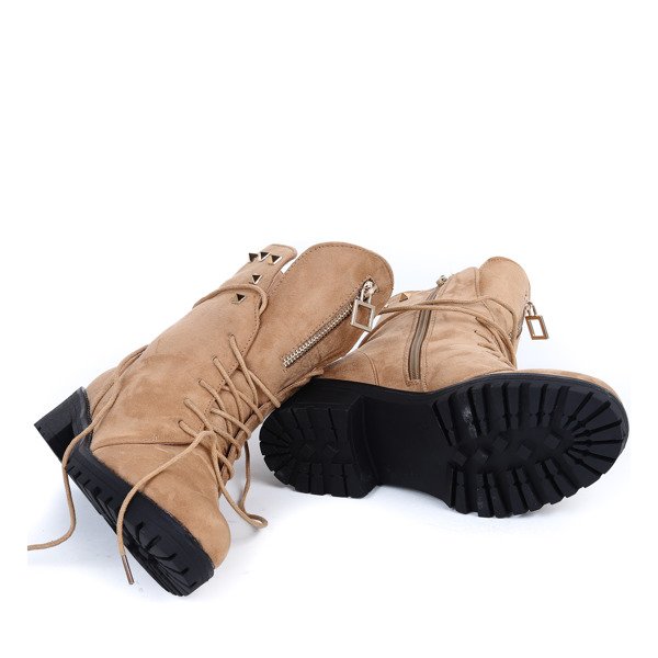 Jasnobrązowe workery z ćwiekami Mai- Obuwie