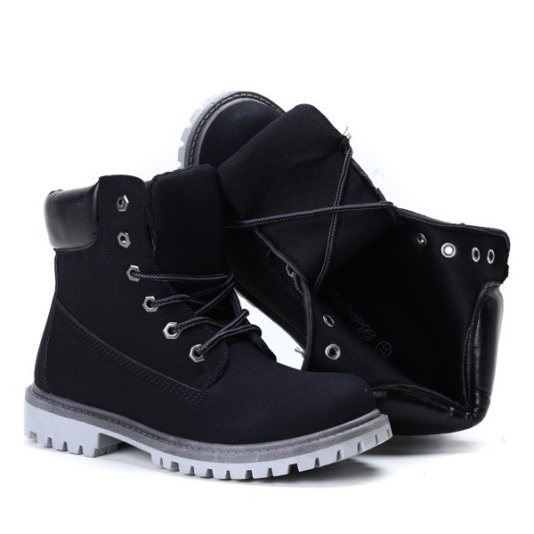 Nieocieplane trapery w kolorze czarnym Trixie- Obuwie