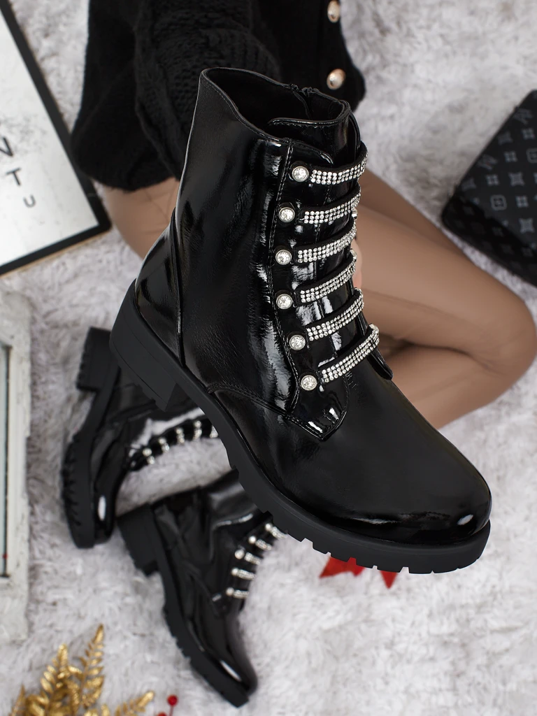 Lakirani ženski gležnarji s vezalkami Fjorra