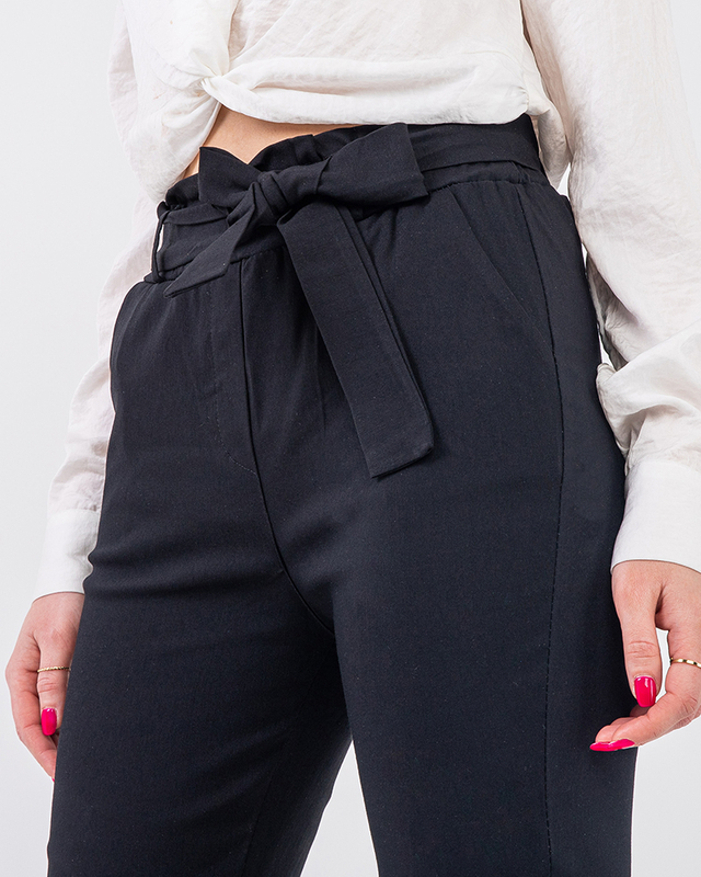 Dámske látkové nohavice s vysokým pásom čiernej farby - Oblečenie