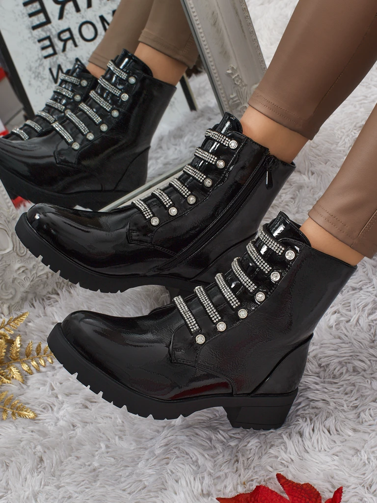 Lakirani ženski gležnarji s vezalkami Fjorra