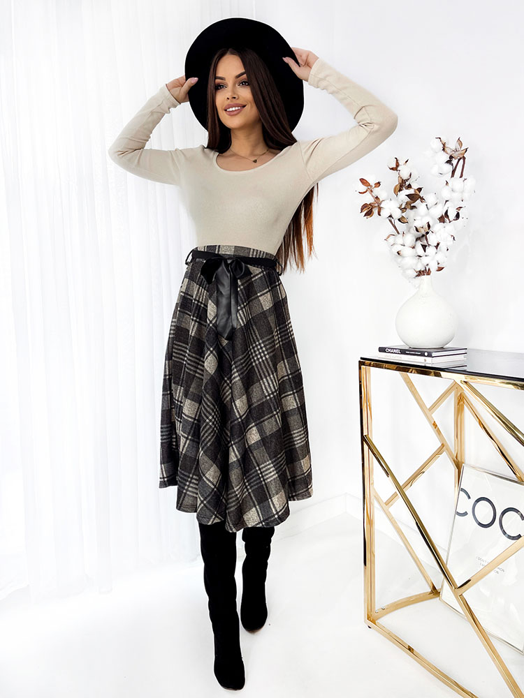 Royalfashion Šedá dámska kockovaná midi sukňa