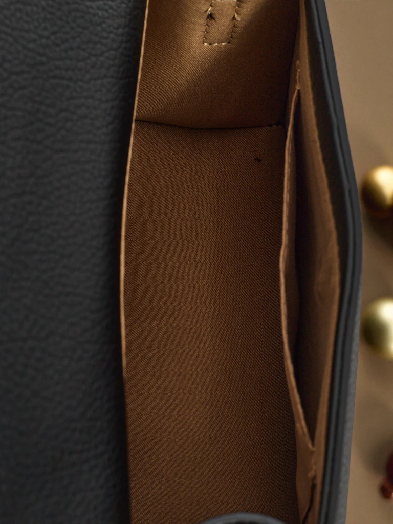 Majhna ženska torbica iz eko usnja Solmira