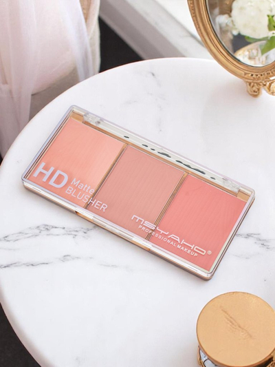 Paleta 3 odtieňov matnej lícenky na líca v odtieni Terracotta Rose