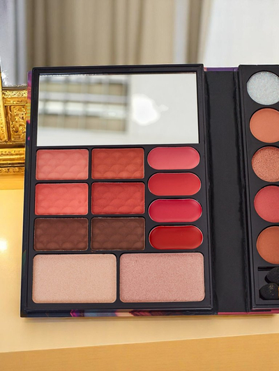 ANYLADY Kompaktná paleta líčidiel – očné tiene, kontúrovanie, pery 33 odtieňov