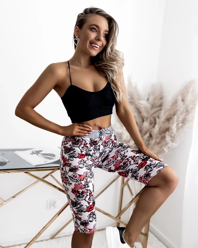 Sivočervené vzorované 3/4 dámske šortky PLUS SIZE - Oblečenie